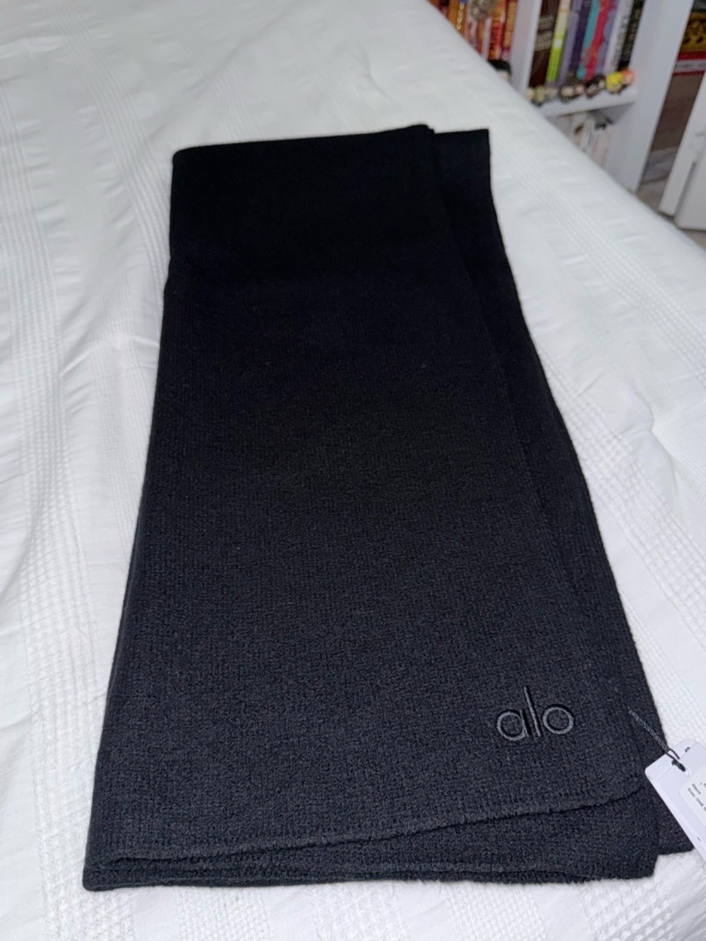 Alo Yoga Oversized Merino Wool Scarf - Black - One Size - Picture 4 of 10